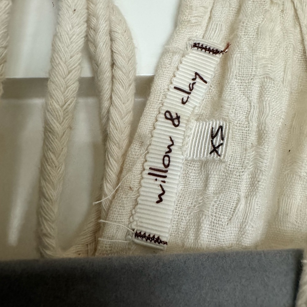 Embroidered dress - Picture 5 of 7